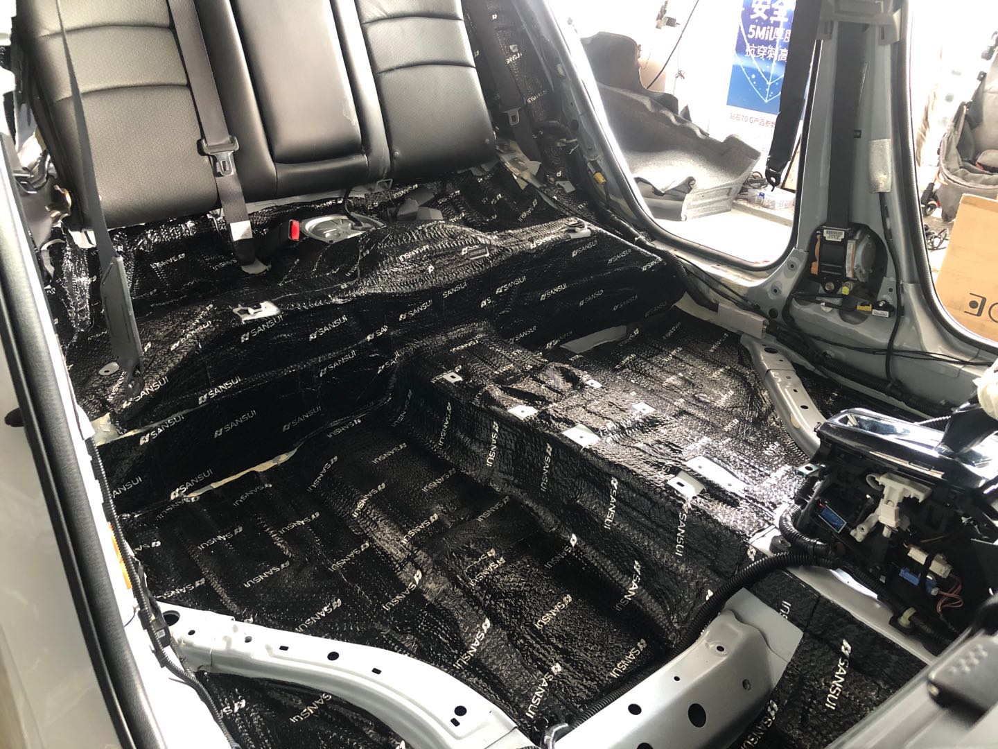 汕頭星悅汽車音響本田雅閣升級(jí)全車山水隔音材料降噪后有效提高整車行駛的舒適感遠(yuǎn)離噪音困擾音響更換喇叭