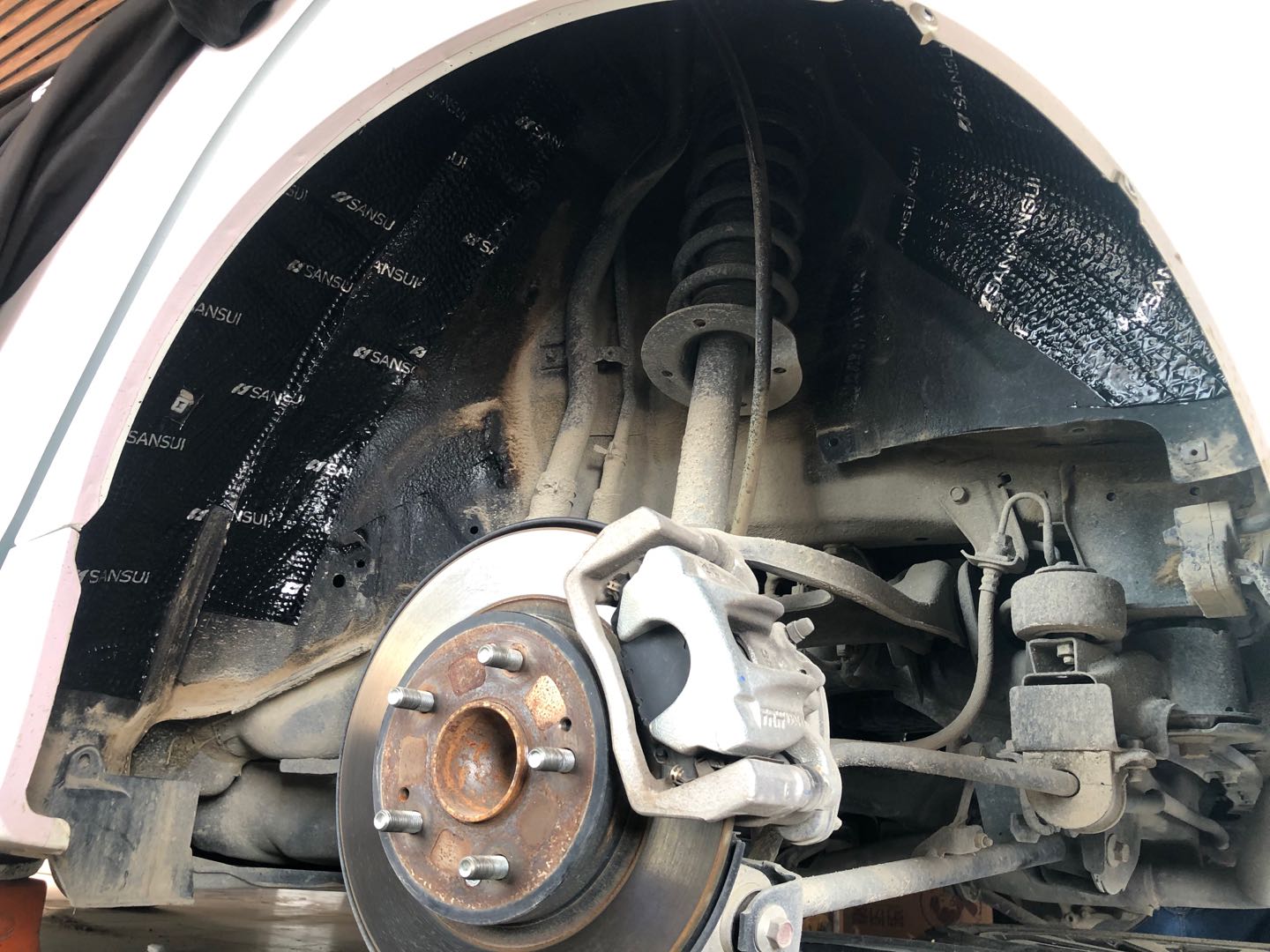 汕頭星悅汽車音響本田雅閣升級(jí)全車山水隔音材料降噪后有效提高整車行駛的舒適感遠(yuǎn)離噪音困擾音響更換喇叭