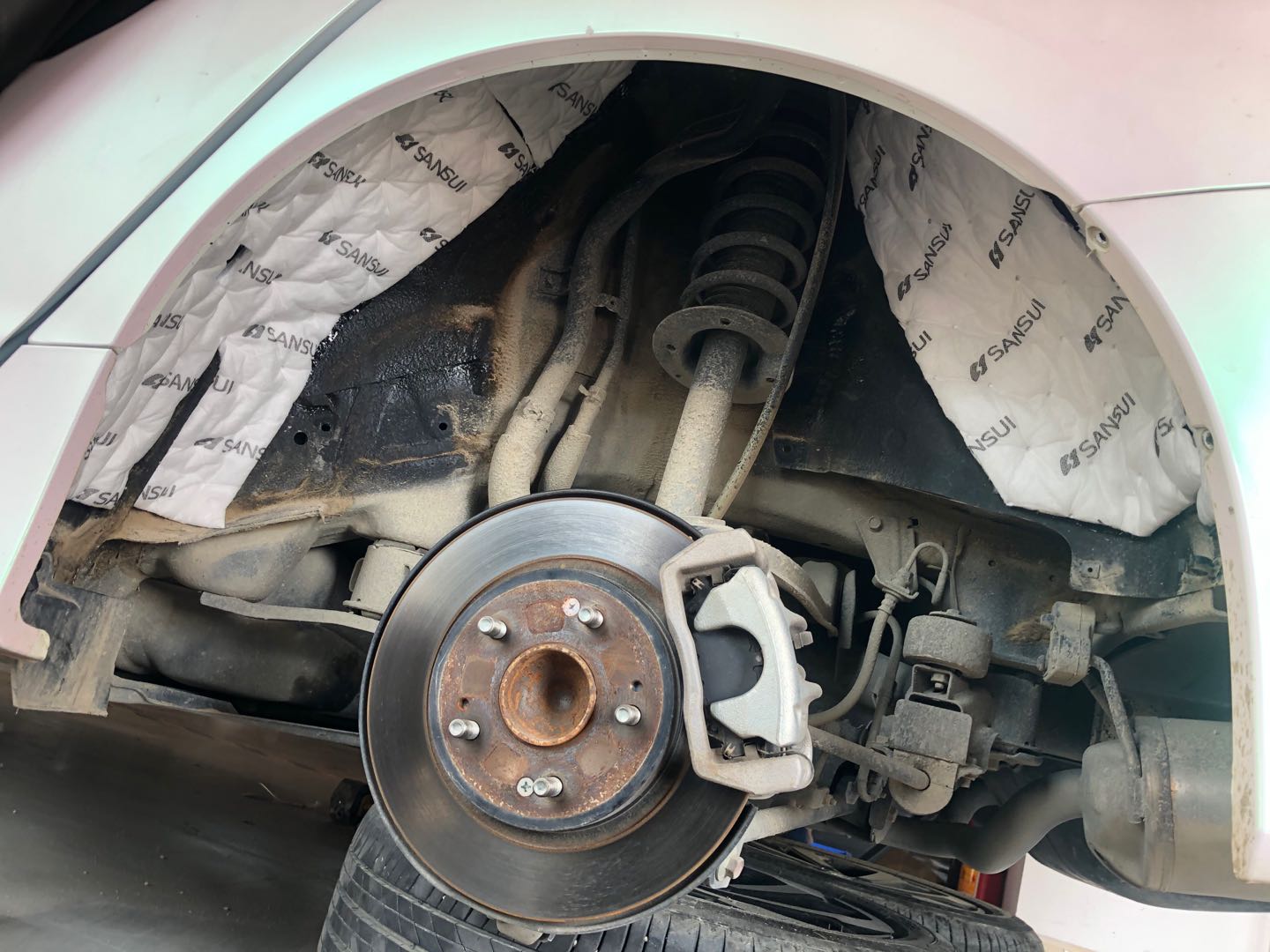 汕頭星悅汽車音響本田雅閣升級(jí)全車山水隔音材料降噪后有效提高整車行駛的舒適感遠(yuǎn)離噪音困擾音響更換喇叭