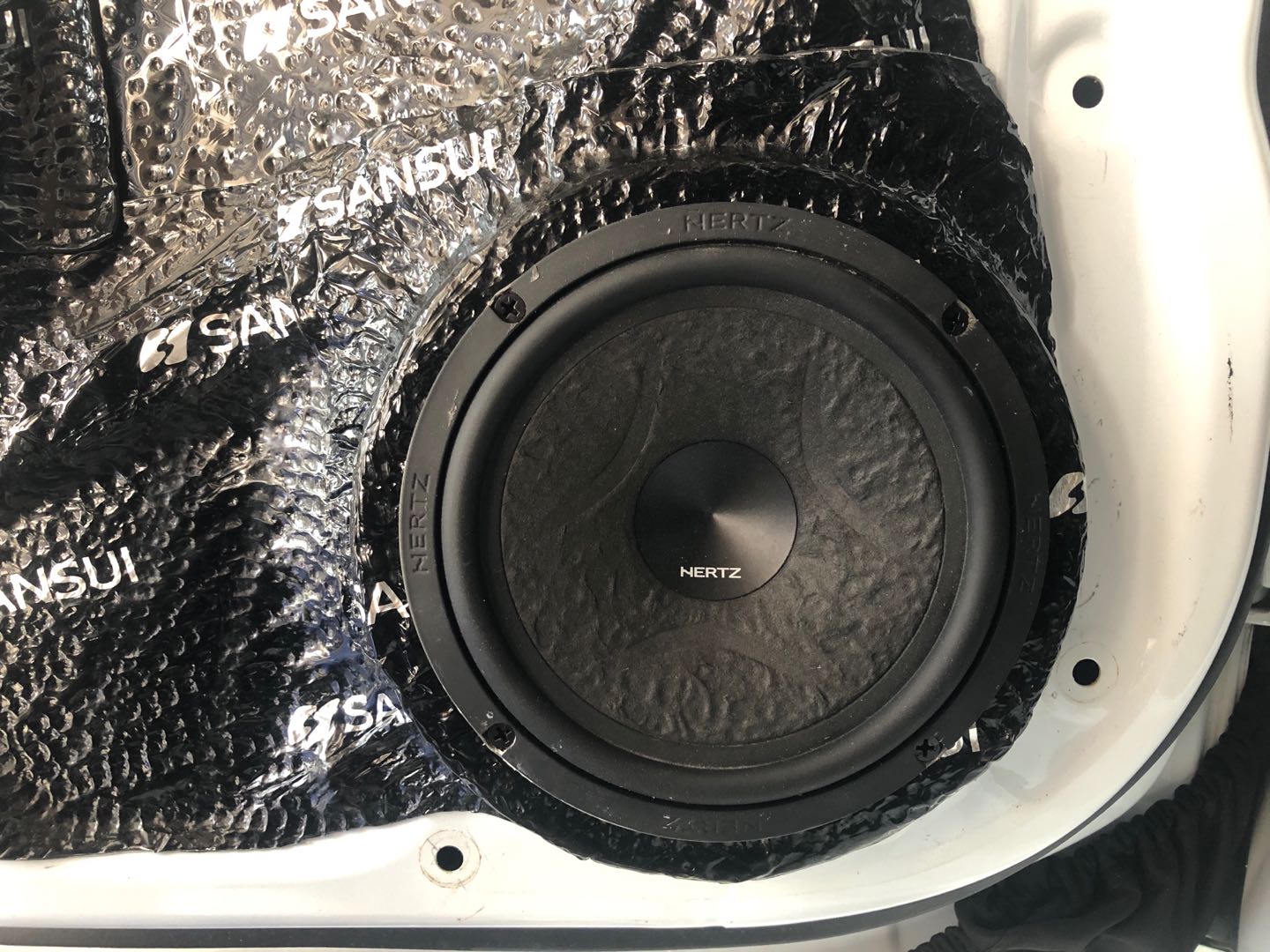 汕頭星悅汽車音響本田雅閣升級(jí)全車山水隔音材料降噪后有效提高整車行駛的舒適感遠(yuǎn)離噪音困擾音響更換喇叭