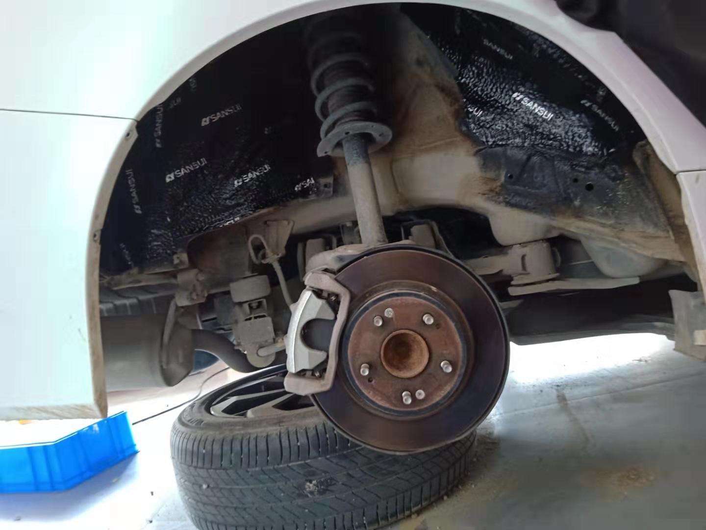 汕頭星悅汽車音響本田雅閣升級(jí)全車山水隔音材料降噪后有效提高整車行駛的舒適感遠(yuǎn)離噪音困擾音響更換喇叭