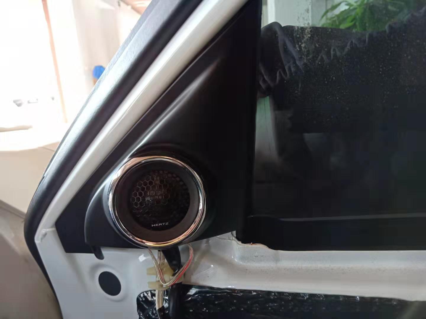 汕頭星悅汽車音響本田雅閣升級(jí)全車山水隔音材料降噪后有效提高整車行駛的舒適感遠(yuǎn)離噪音困擾音響更換喇叭