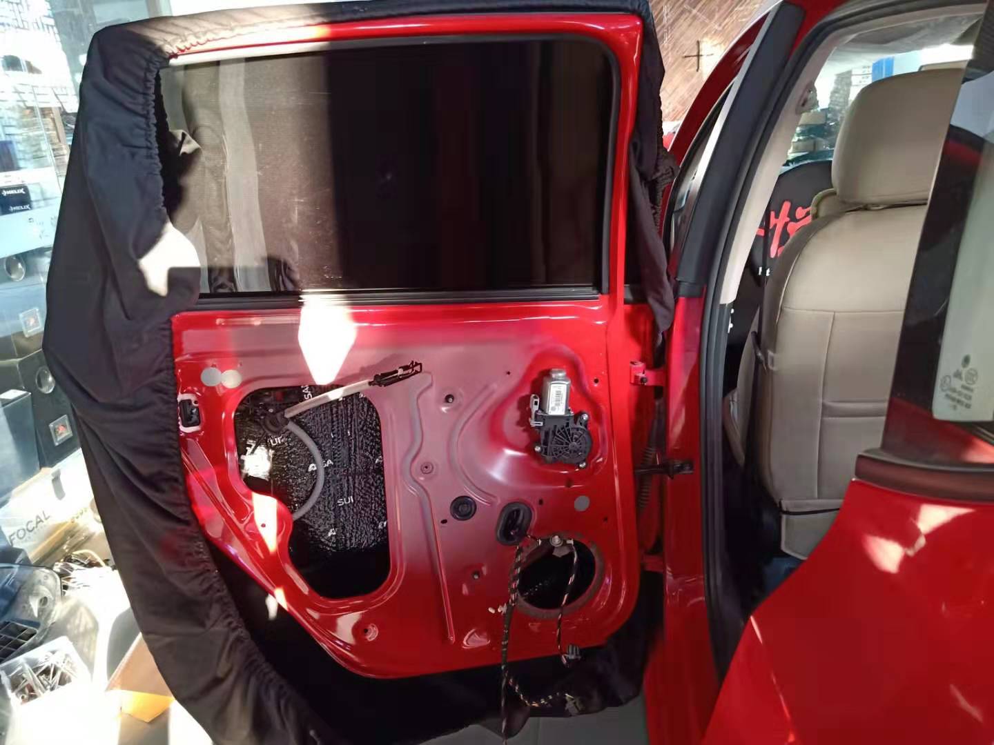 汕頭星悅汽車音響大眾POLO升級隔音音響改裝打造真正的移動音樂廳讓音響效果更美妙動聽