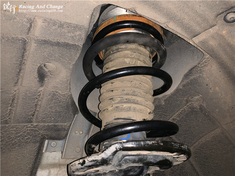 成都凯迪拉克ATSL改装Eibach短弹簧CGW阀门排气水泥灰改色膜