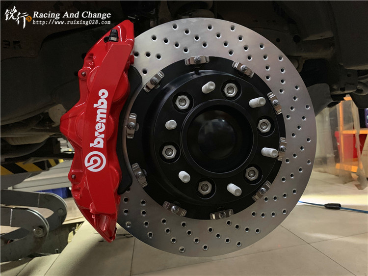 成都豐田霸道普拉多改裝Brembo剎車20寸輪轂