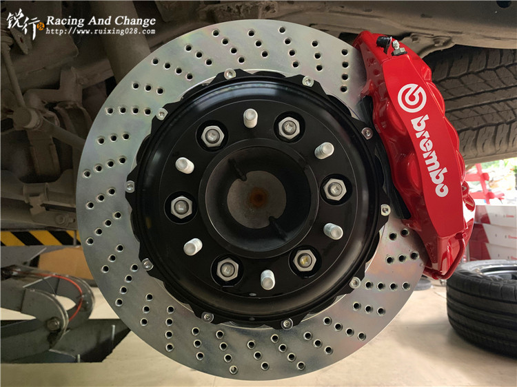 成都豐田霸道普拉多改裝Brembo剎車20寸輪轂