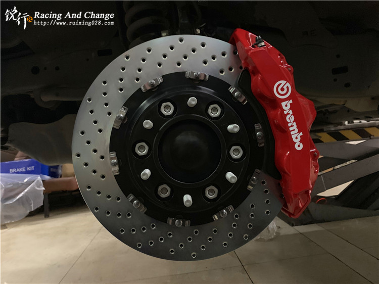成都豐田霸道普拉多改裝Brembo剎車20寸輪轂