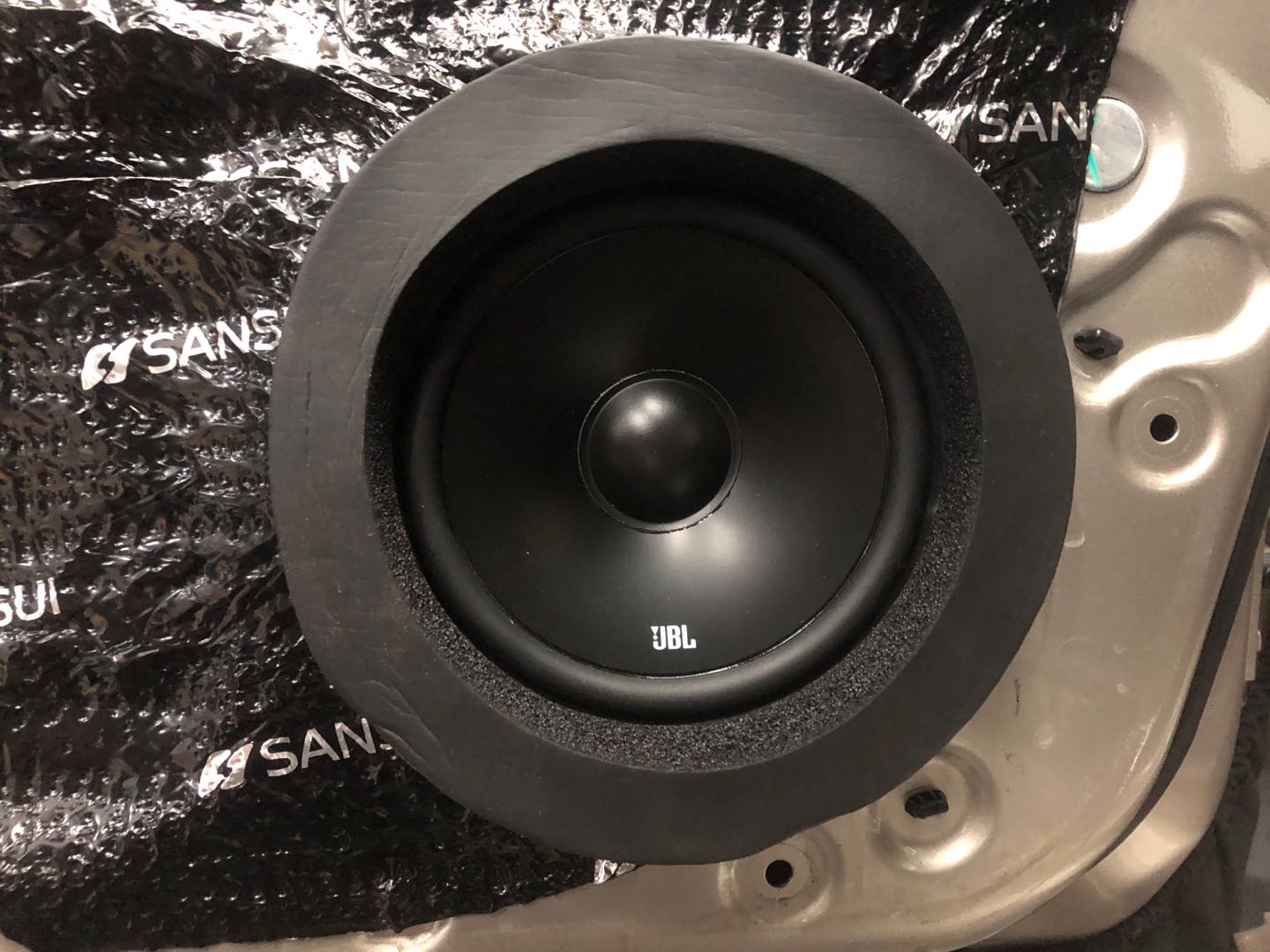 吉利博瑞升級(jí)隔音降噪改裝美國哈曼JBL套餐汕頭星悅汽車音響