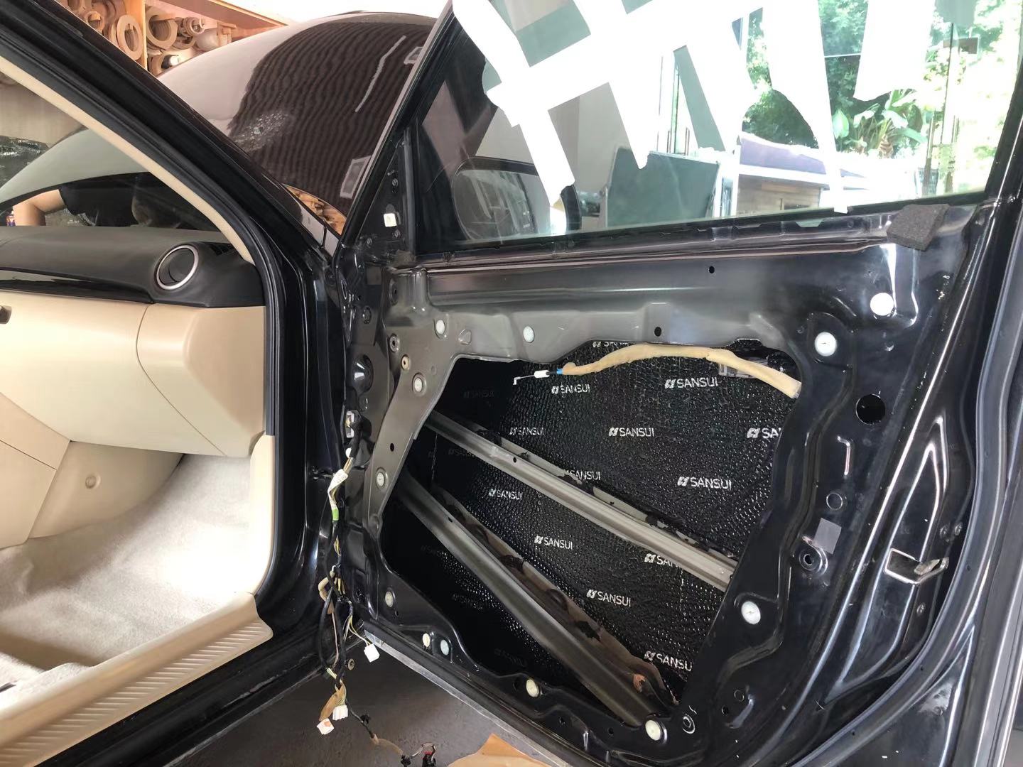 汕頭星悅汽車音響馬自達3升級四門隔音降噪音響改裝德國彩虹套餐3980元精湛調音技術打造非凡音效