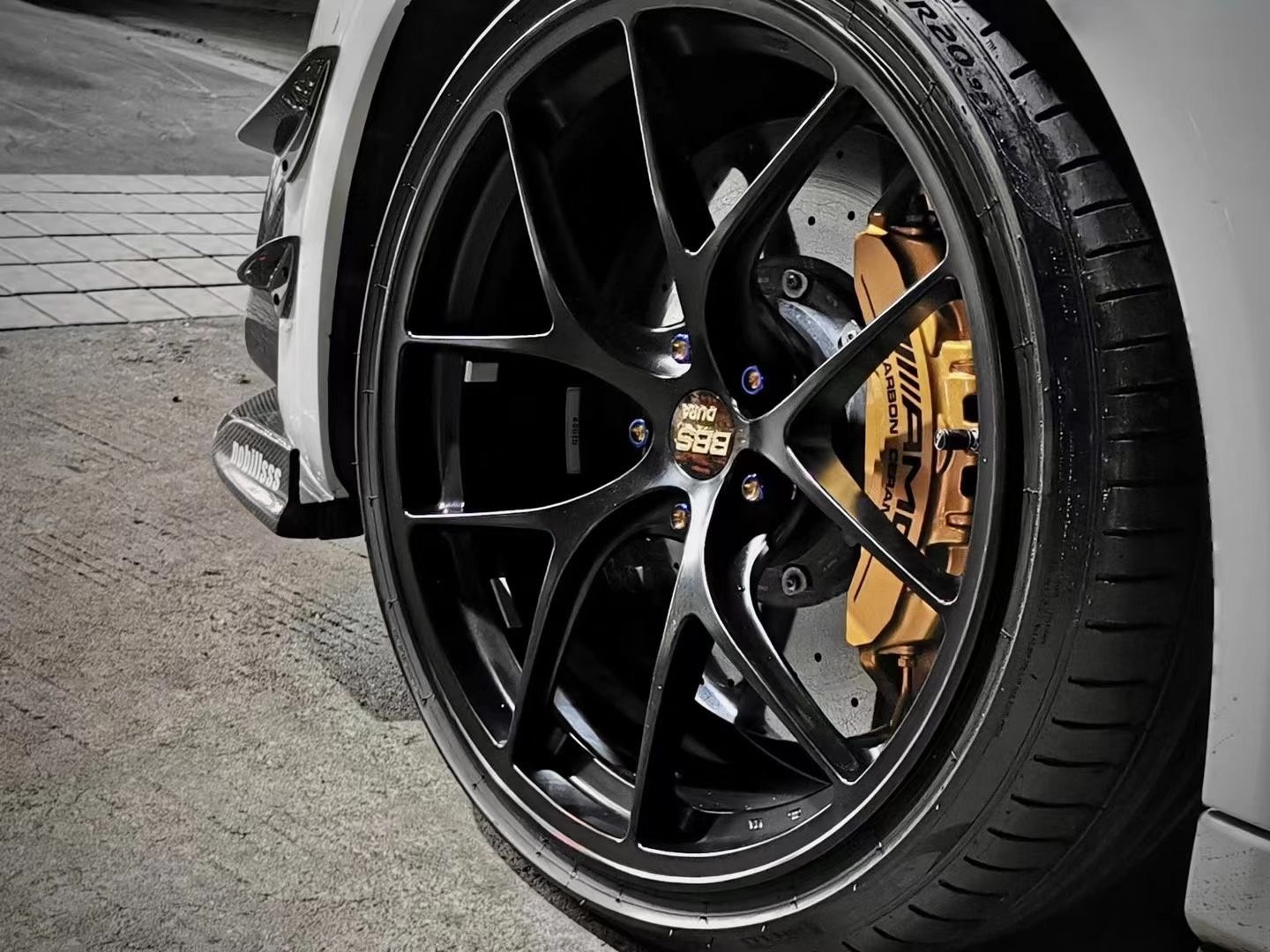奔馳C63S coupe 換日本鈴?fù)魾BS RID 啞黑色 20寸