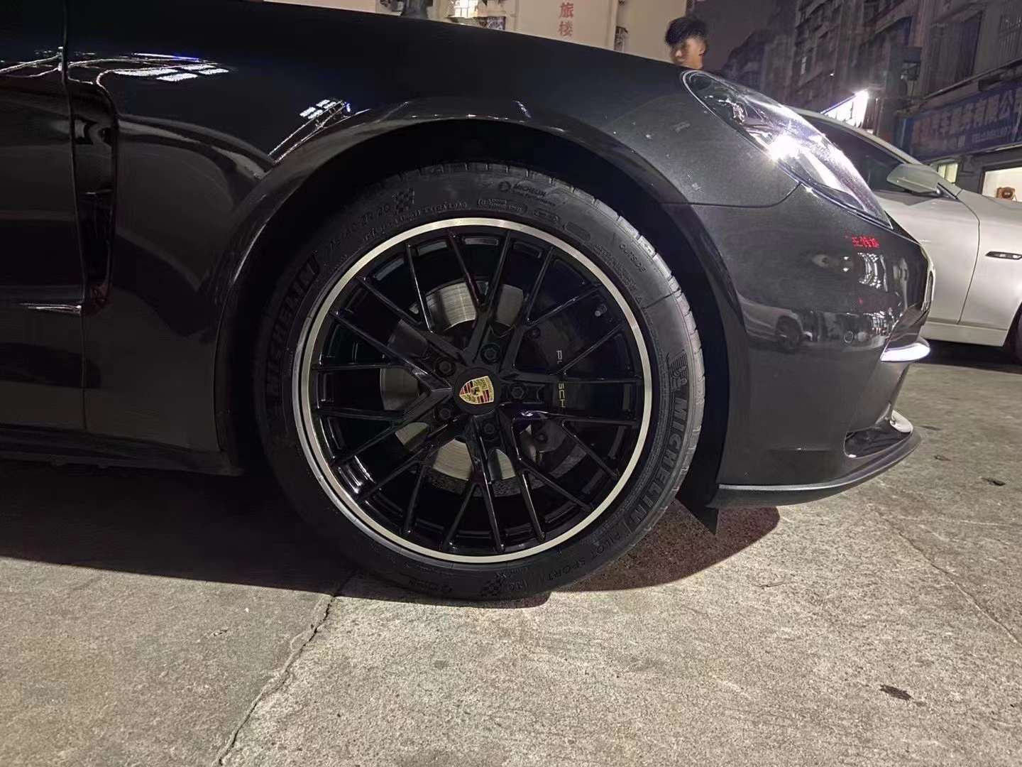 保時(shí)捷 帕拉梅拉 換私人高端定制鍛造