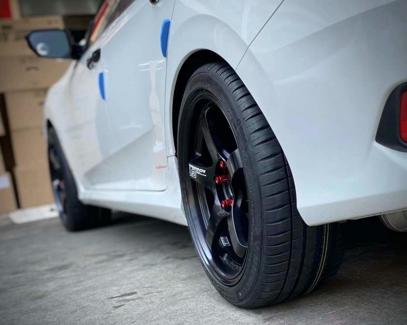 思域，換 橫濱 ADVAN GT 18寸 完工