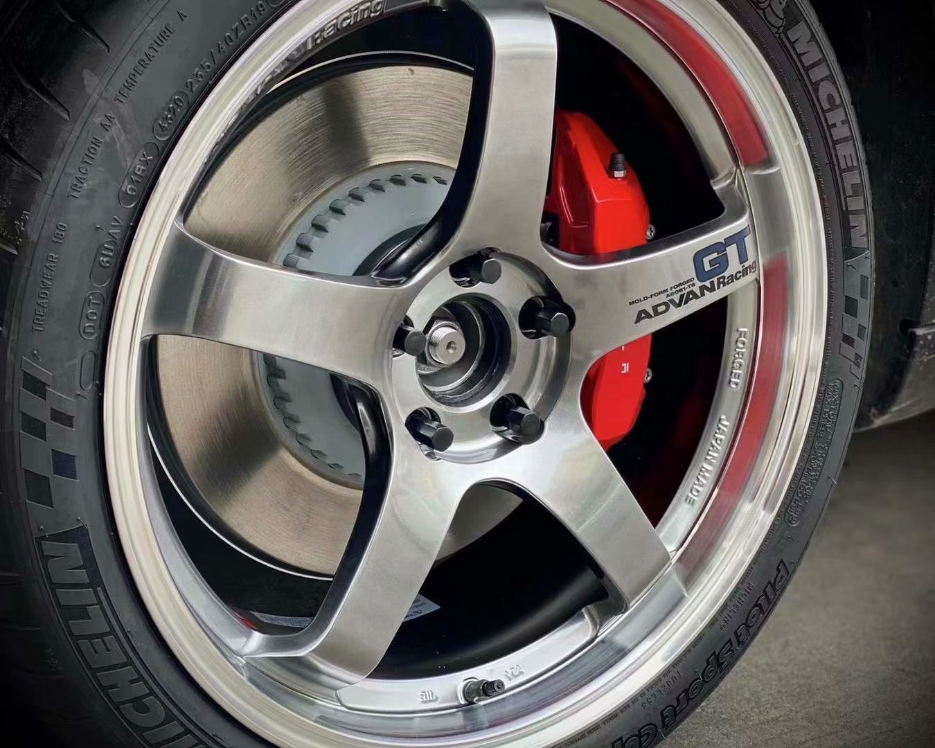 特斯拉model 3換全新橫濱ADVAN GT