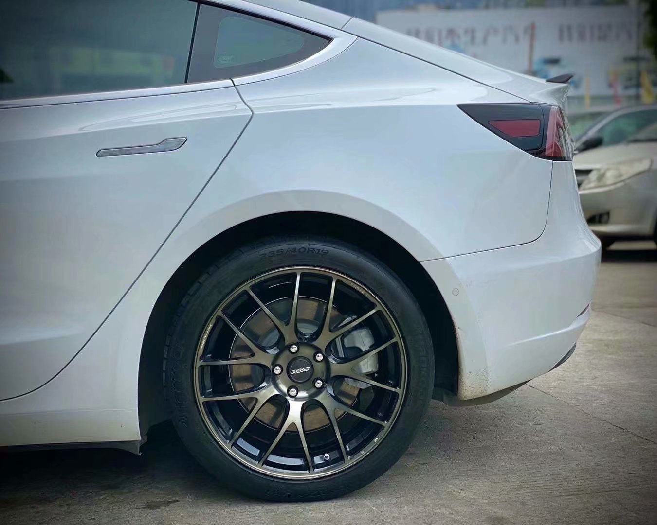 Model 3 換RAYS G27 19寸完工 需要的朋友可以繼續(xù)跟單，還有貨！ ????