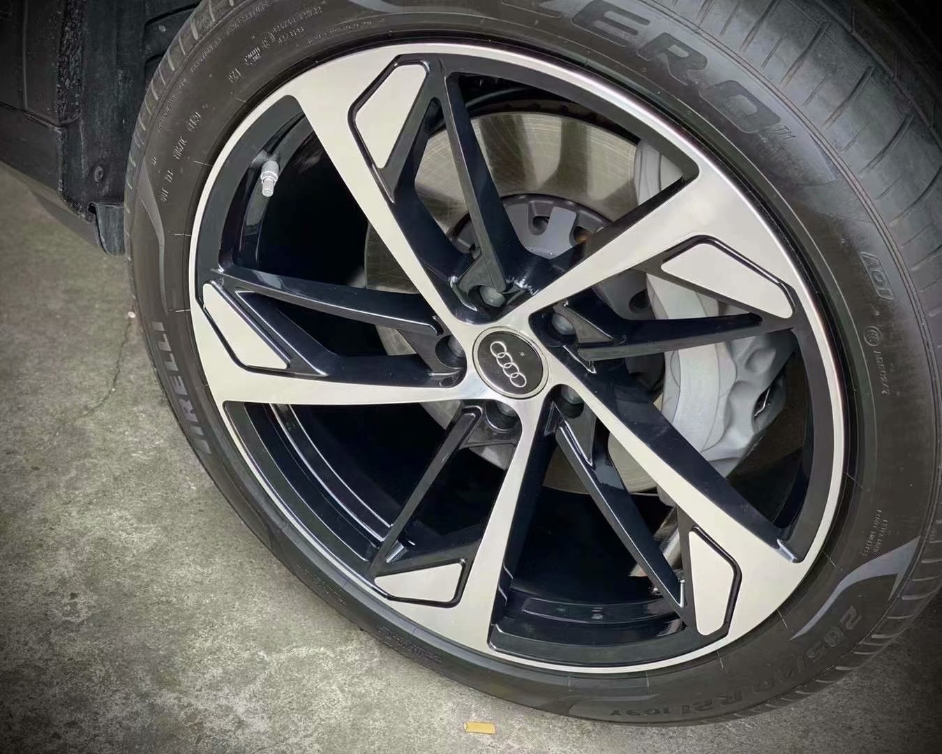 提新車，奧迪 Q7 ，換定制鍛造潮鞋21寸完工