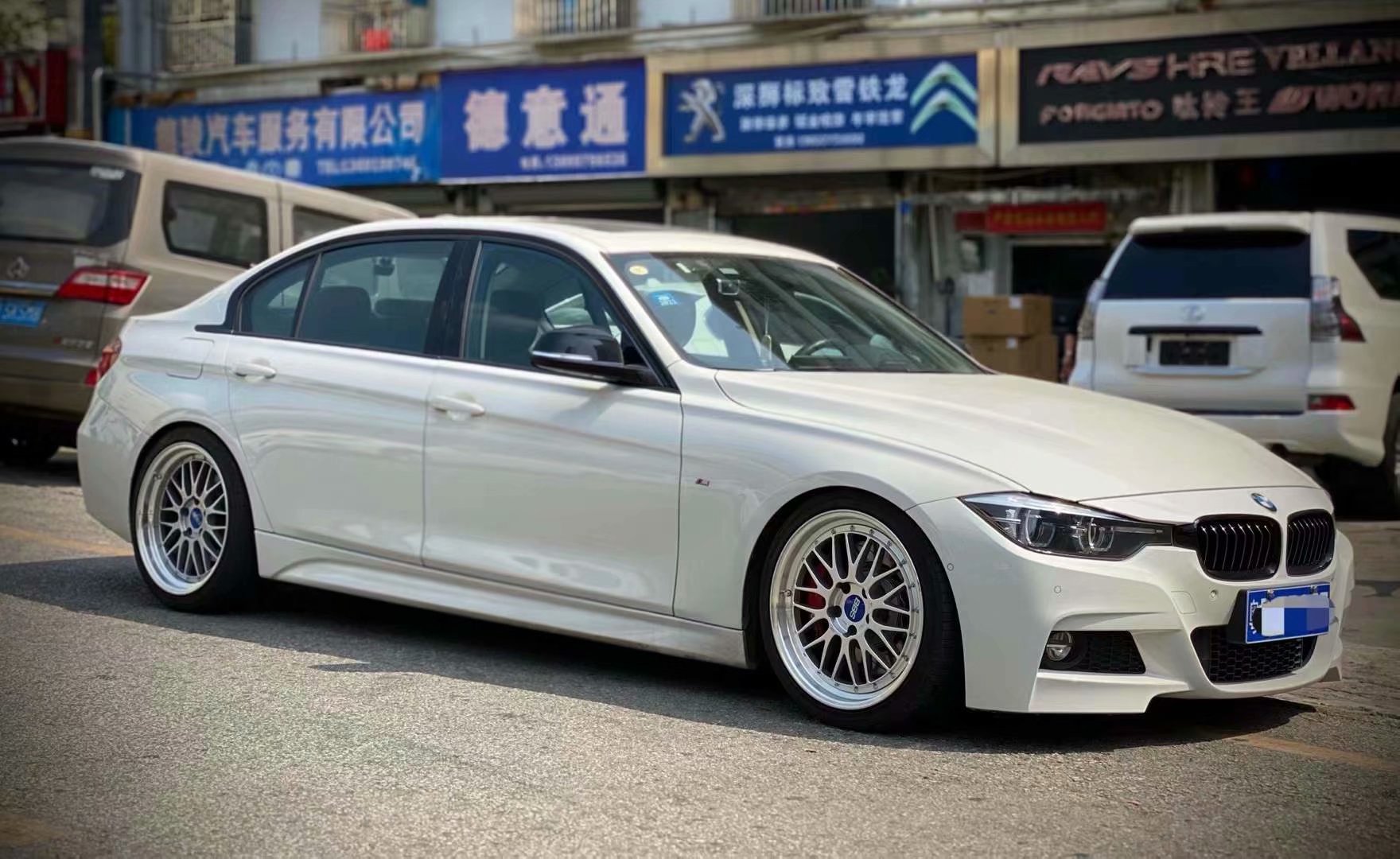 寶馬3系 換日本BBS LM 19寸完工！藍(lán)章很不錯(cuò)