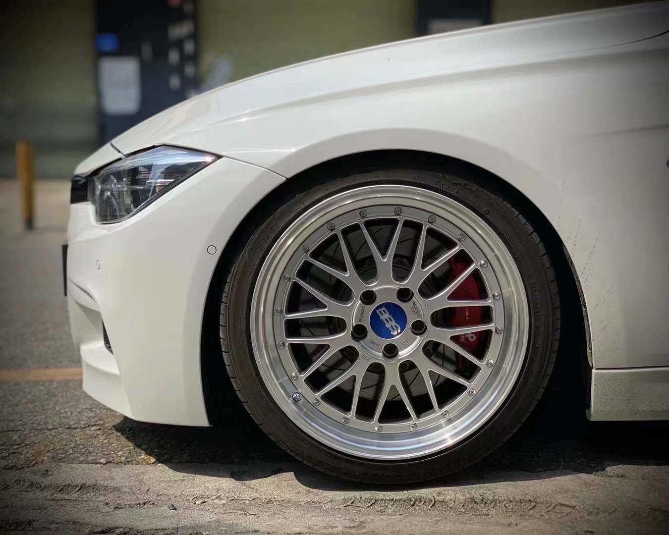 寶馬3系 換日本BBS LM 19寸完工！藍(lán)章很不錯(cuò)