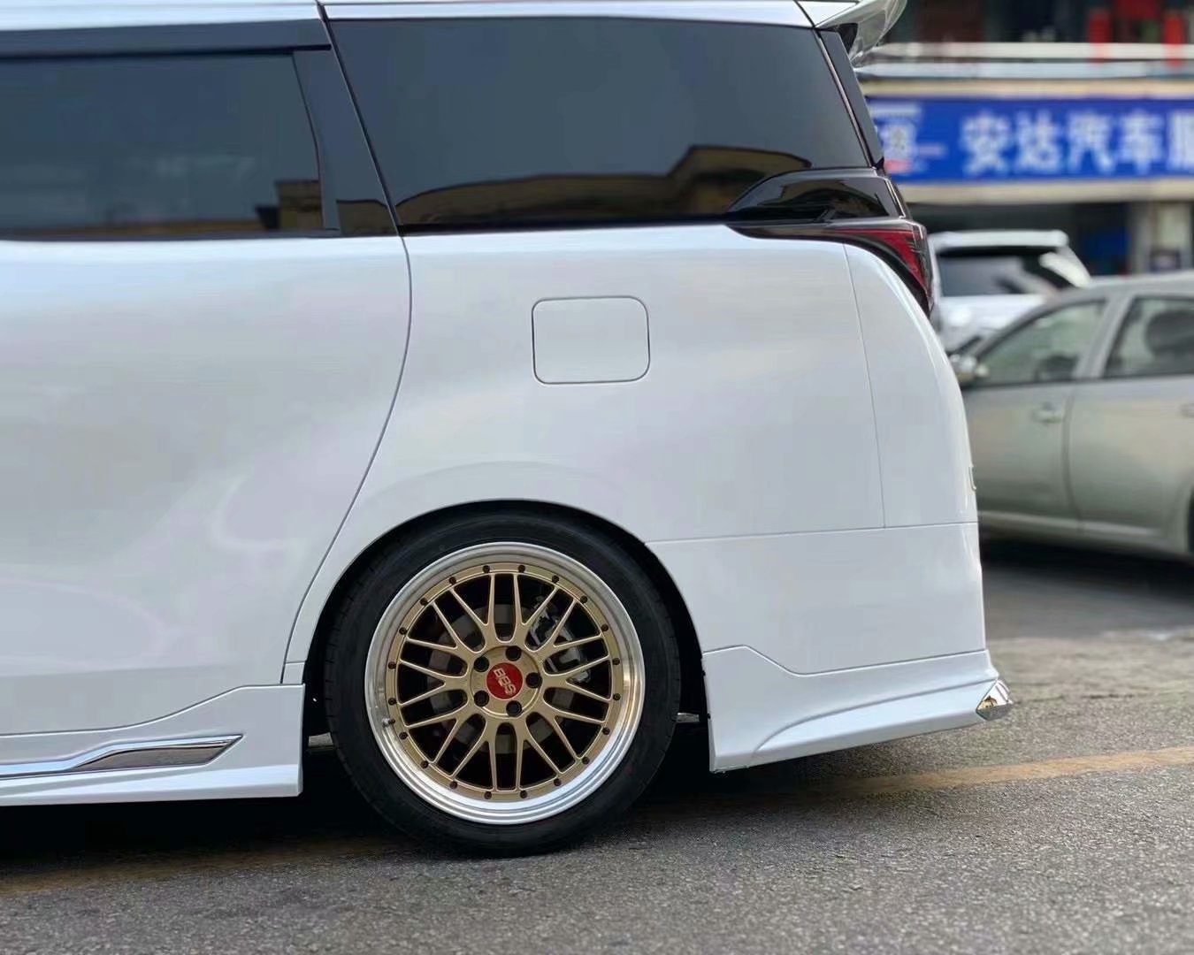 威爾法 for  BBS LM 20寸 完工