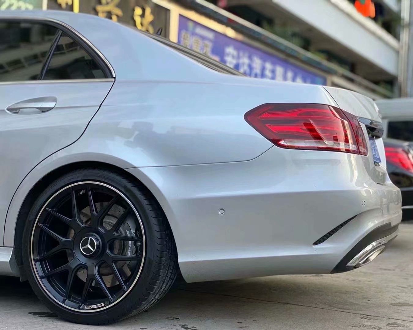 奔馳W212 E，換定制鍛造AMG款式19寸完工
