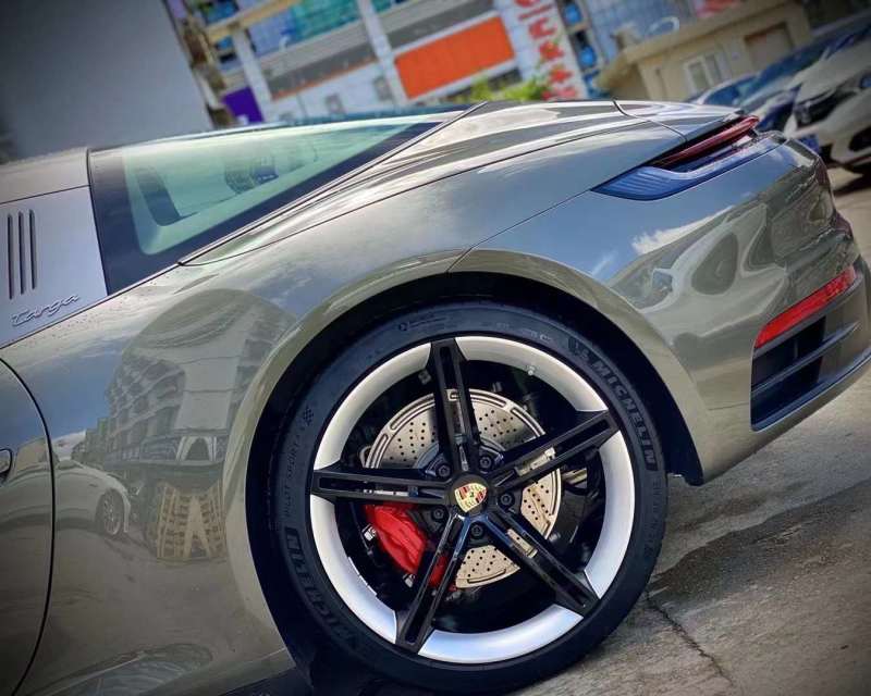 保時(shí)捷 911 targa 換定制鍛造潮鞋 前20后21寸