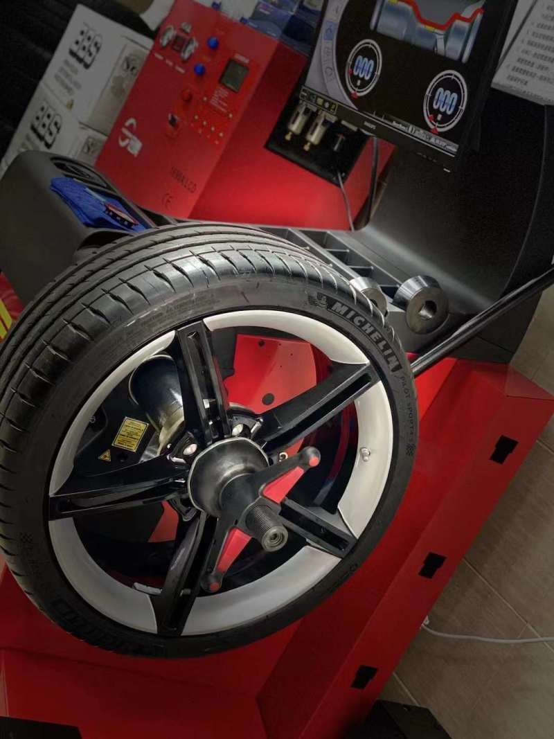 保時(shí)捷 911 targa 換定制鍛造潮鞋 前20后21寸