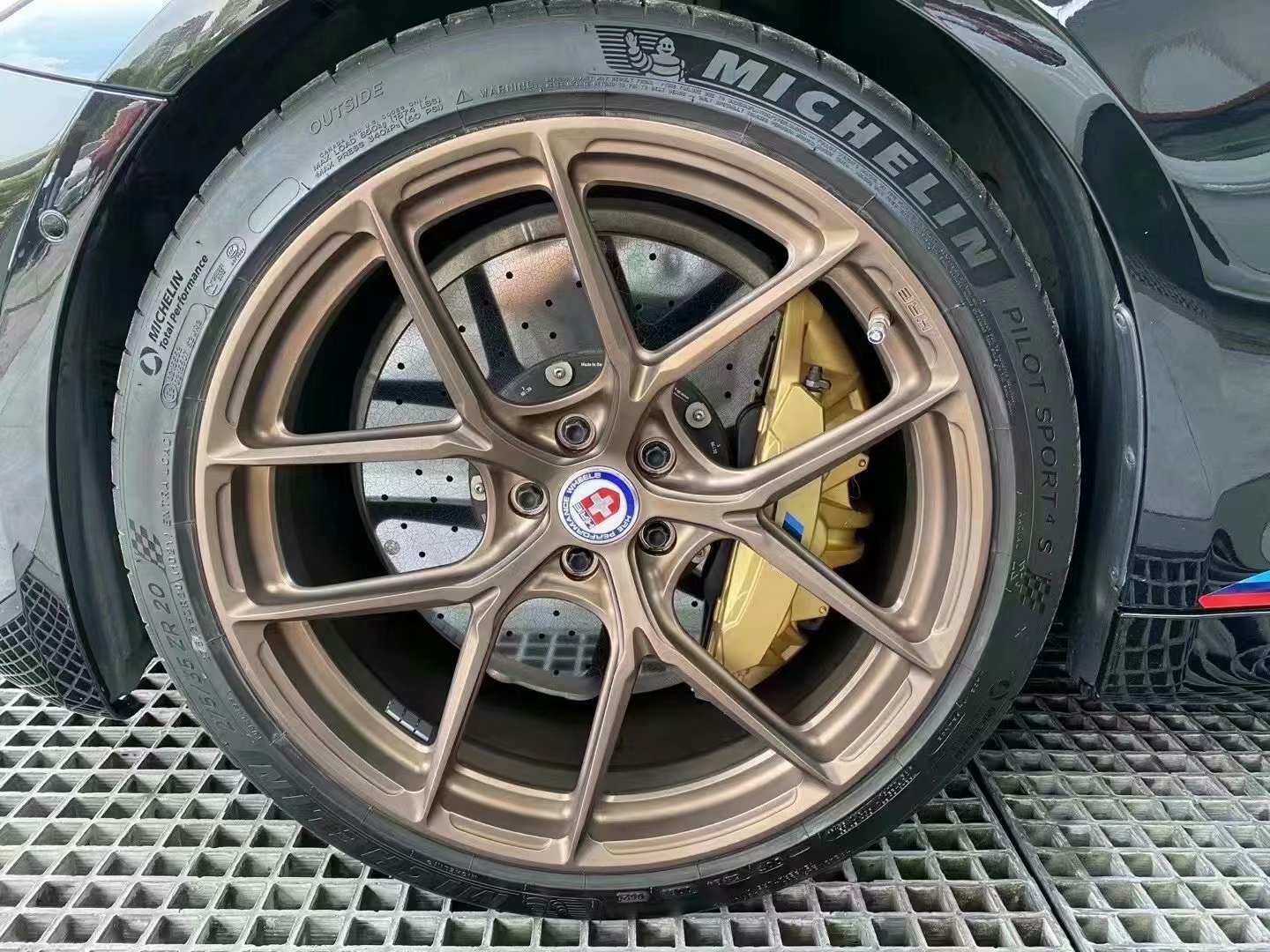 寶馬F90 M5 升級 Akrapovic 排氣 HRE P101sc輪轂 ????