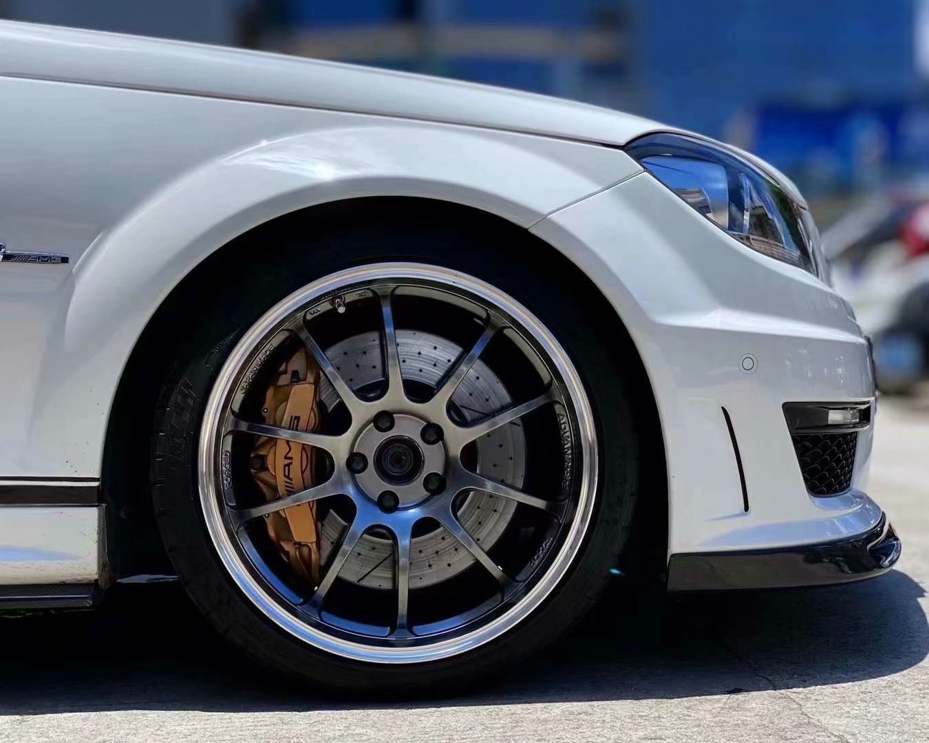 奔馳C63 換橫濱ADVAN RZ-DF 19寸大拋邊，搭配 科吉精準(zhǔn)動(dòng)平衡，霍夫曼平衡塊 完工！