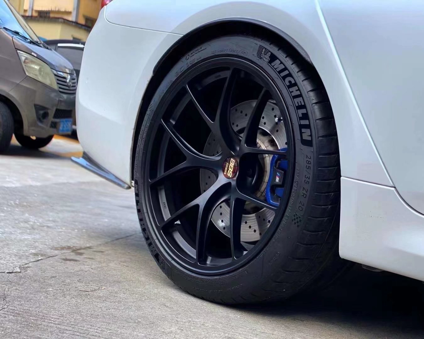 寶馬M5，換全新日本BBS RID  20寸 科吉動平衡，霍夫曼平衡塊