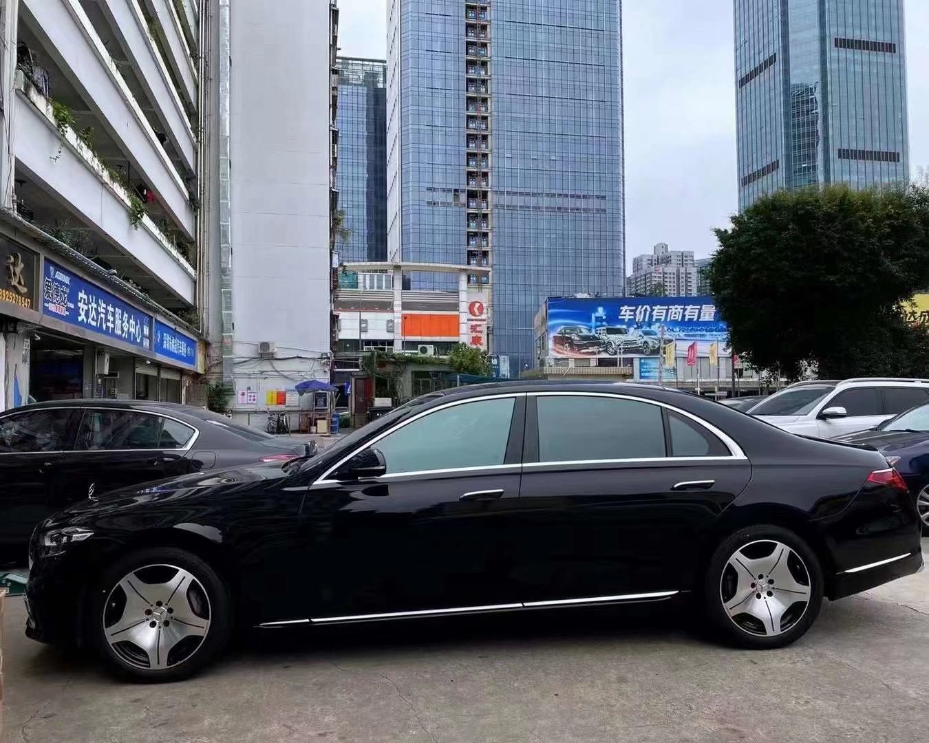 奔馳S升級(jí)邁巴赫原廠 19寸，完工  氣質(zhì)馬上就不一樣！ ????