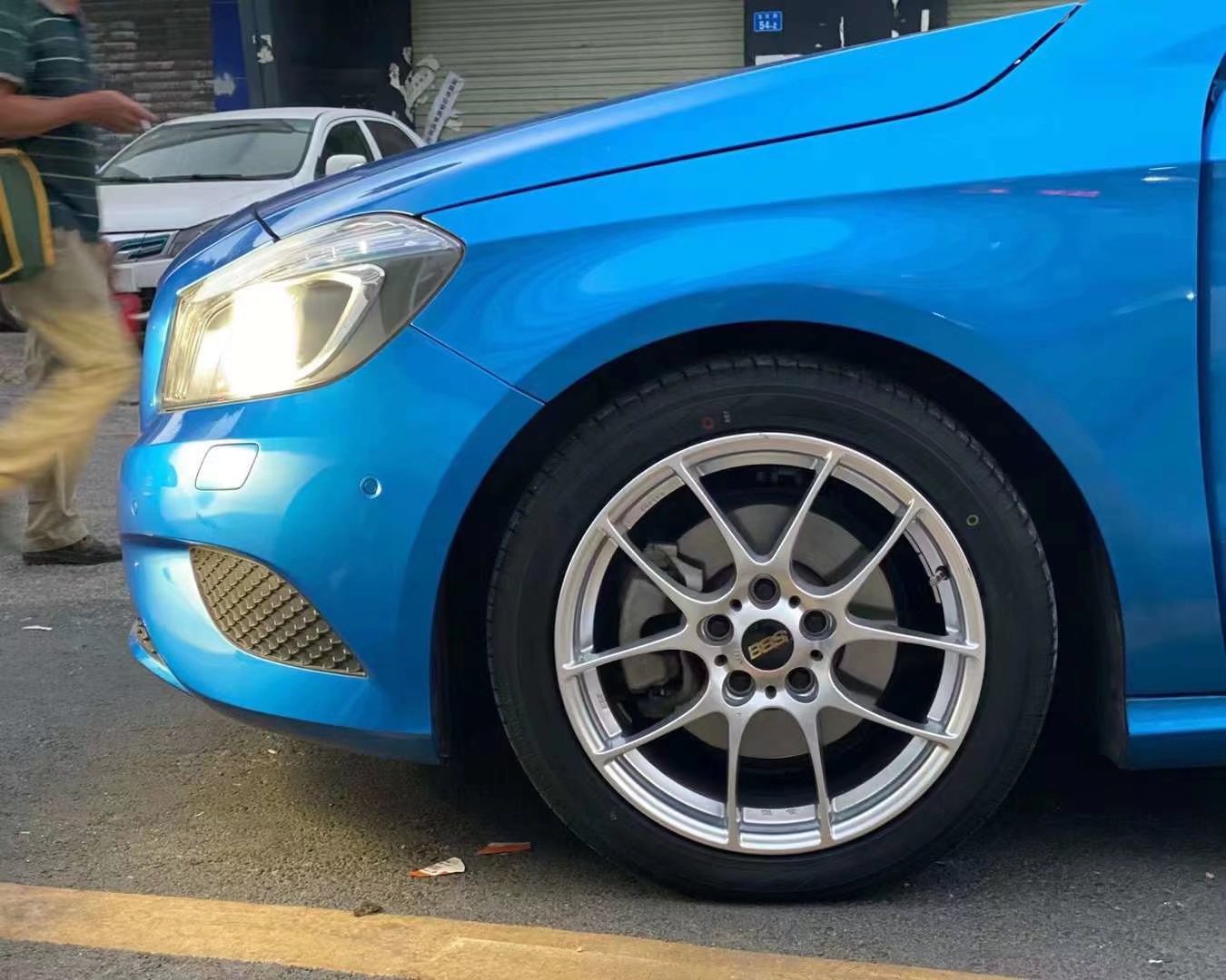 奔馳A ，換日本 BBS RF 17寸 搭配 全新輪胎YOKOHAMA 科吉?jiǎng)悠胶?霍夫曼平衡塊完工