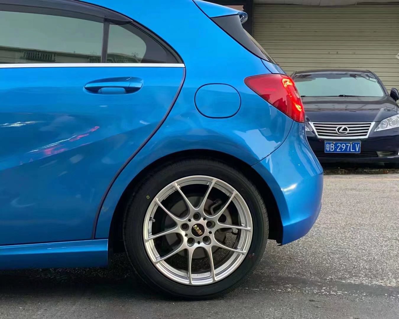 奔馳A ，換日本 BBS RF 17寸 搭配 全新輪胎YOKOHAMA 科吉?jiǎng)悠胶?霍夫曼平衡塊完工