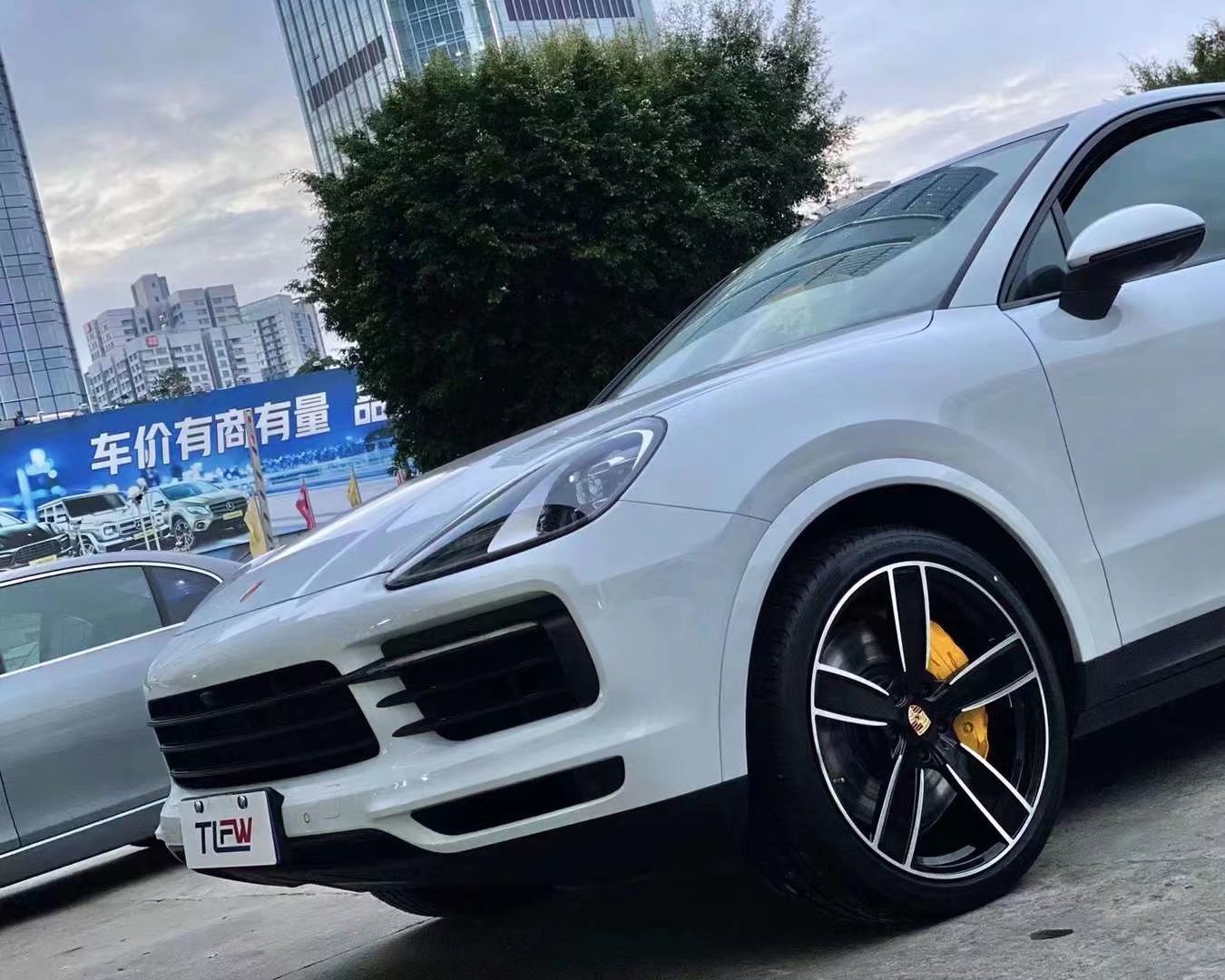 新款保時(shí)捷 卡宴 22寸定制鍛造完工
