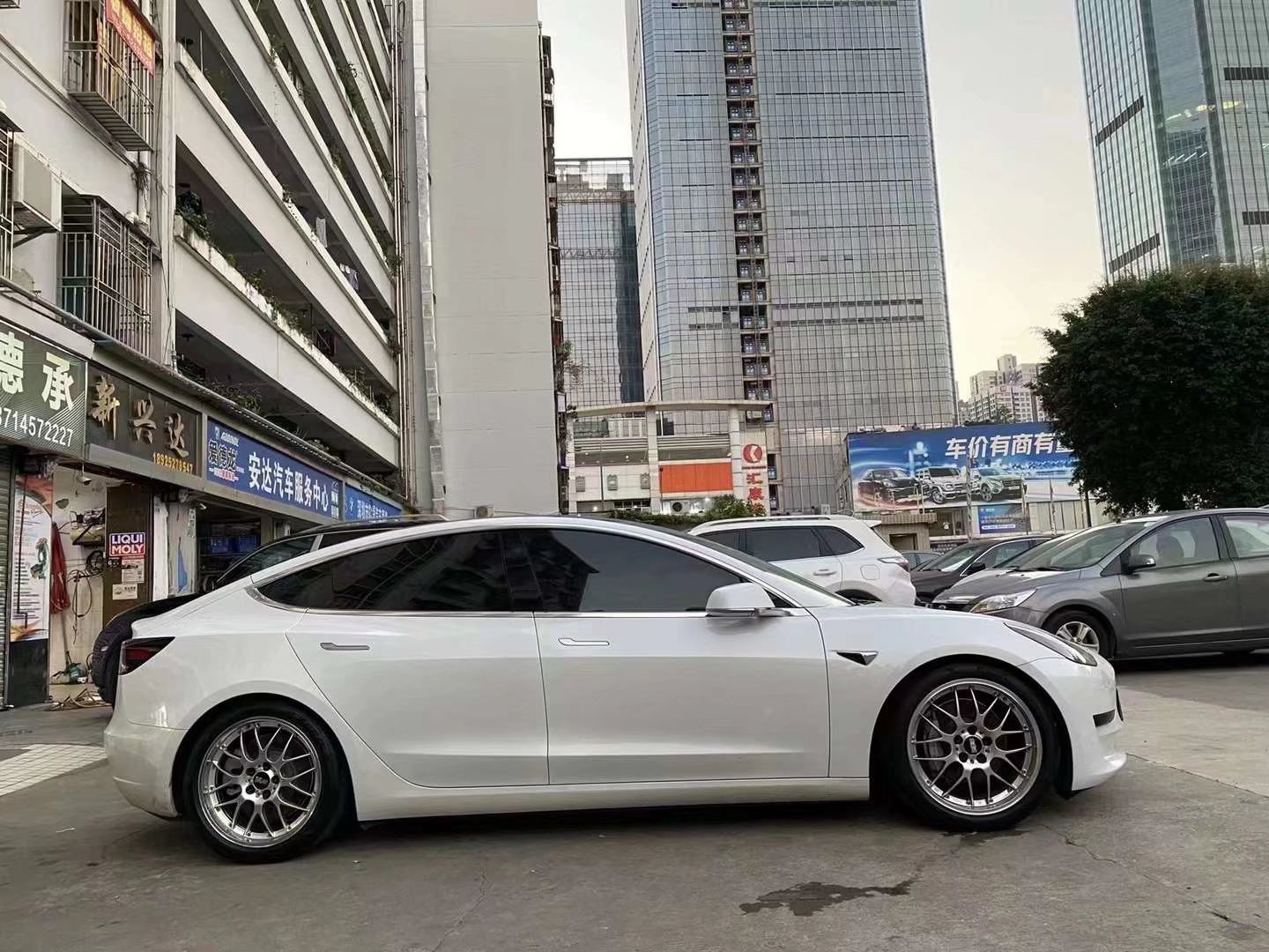 特斯拉Model 3 換BBS RSGT 19寸