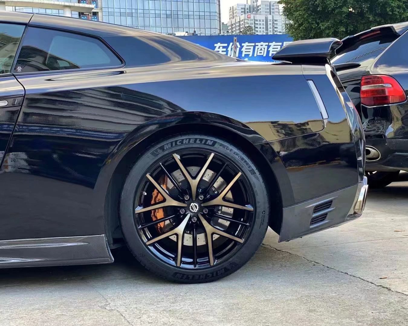 戰(zhàn)神GTR升級原廠20寸完工