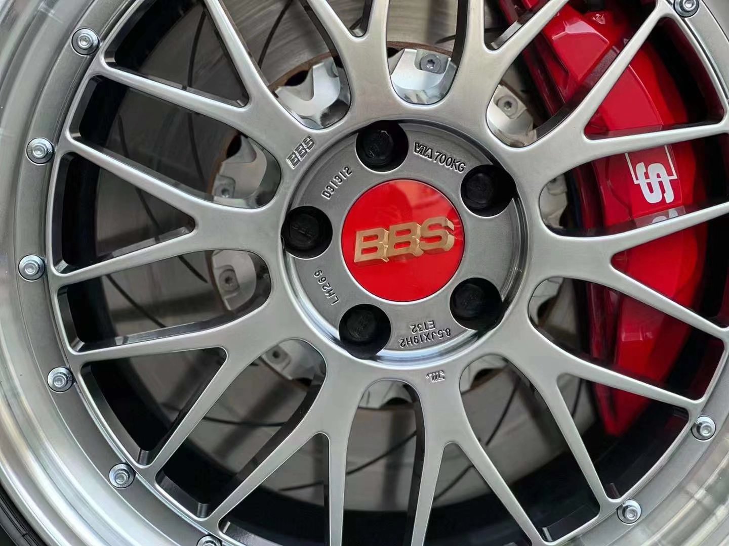 感謝中山老友來店支持# 奧迪S4換全新BBS LM 19寸完工，完美科吉精準(zhǔn)動(dòng)平衡 ? 霍夫曼平衡塊！ ????