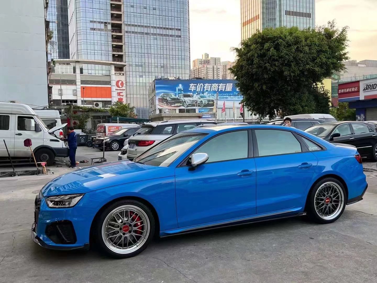 感謝中山老友來店支持# 奧迪S4換全新BBS LM 19寸完工，完美科吉精準(zhǔn)動(dòng)平衡 ? 霍夫曼平衡塊！ ????