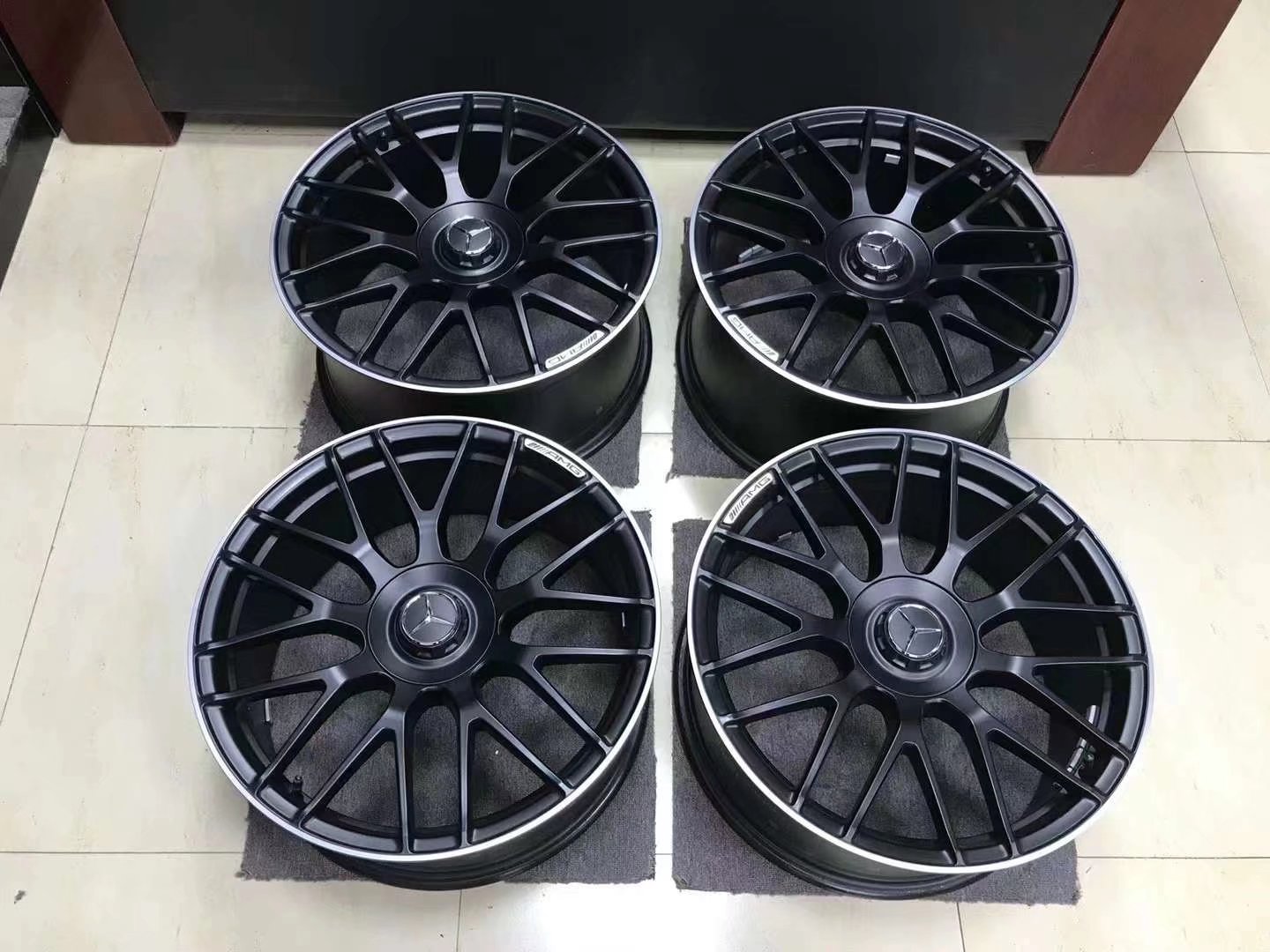 奔馳 C63S AMG 四門(mén)版19寸