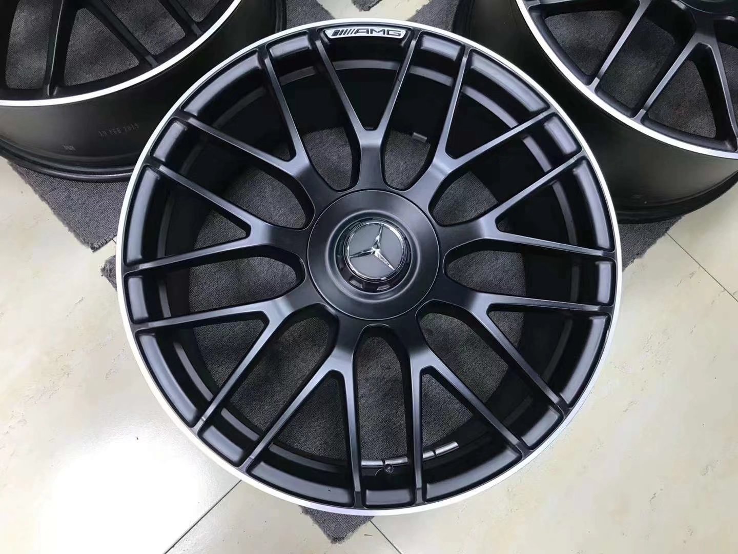 奔馳 C63S AMG 四門(mén)版19寸