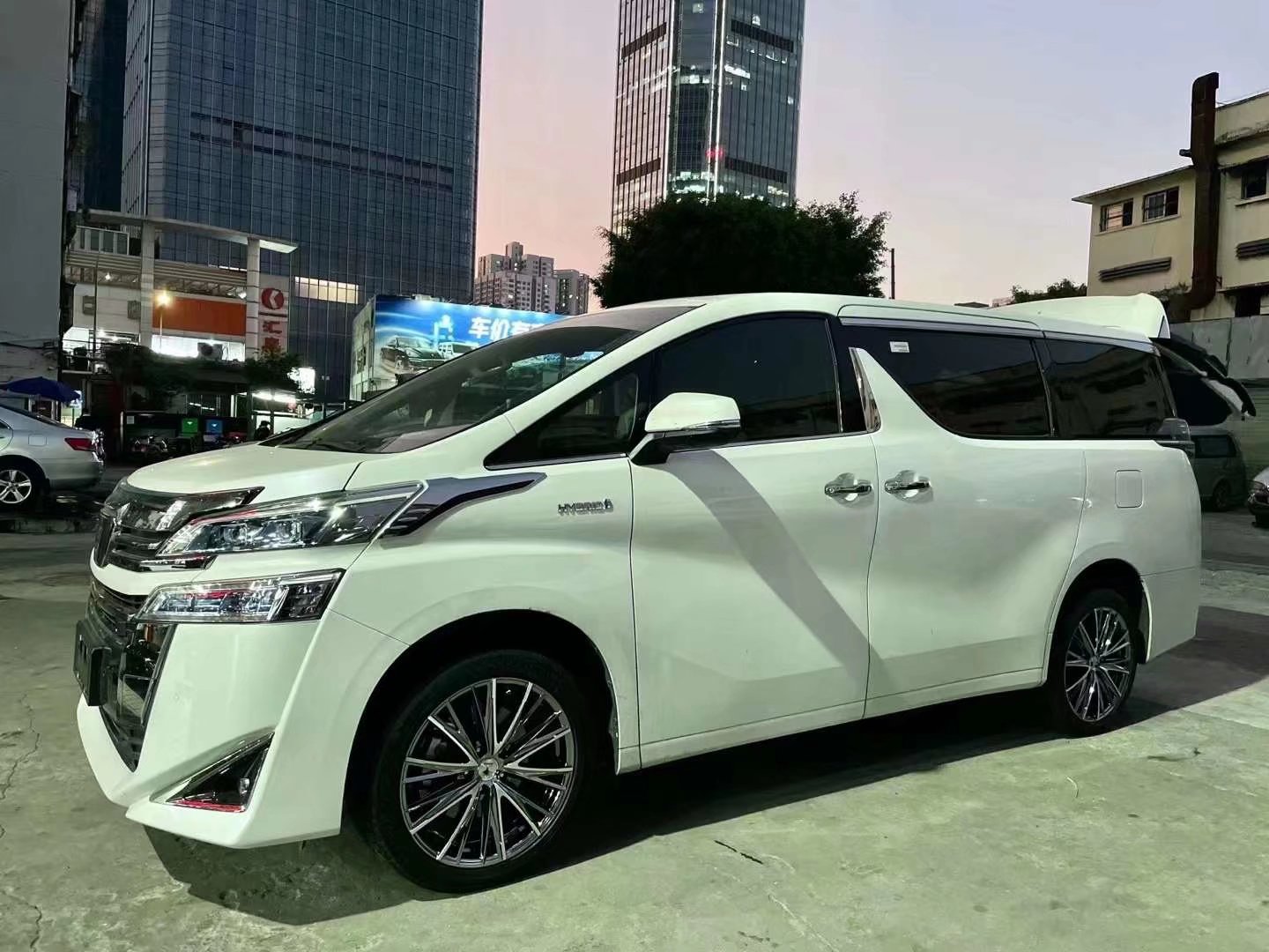 皇冠 威爾法換Weds 331EVO 19寸  完工
