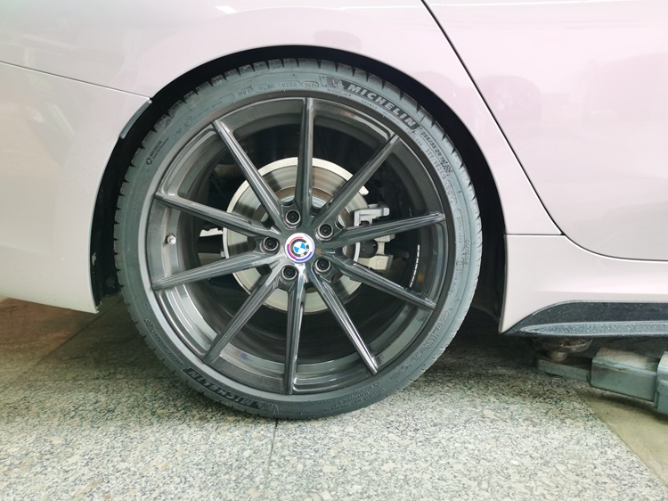寶馬325剎車改裝升級(jí)Brembo六活塞剎車套件