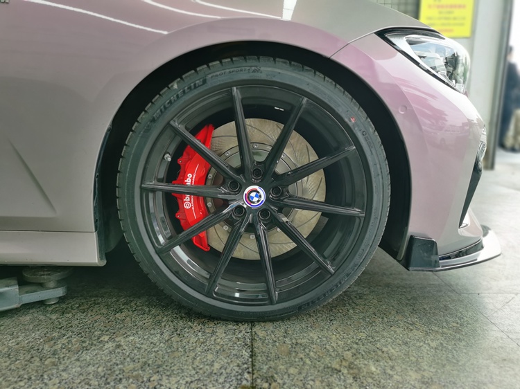 寶馬325剎車改裝升級(jí)Brembo六活塞剎車套件