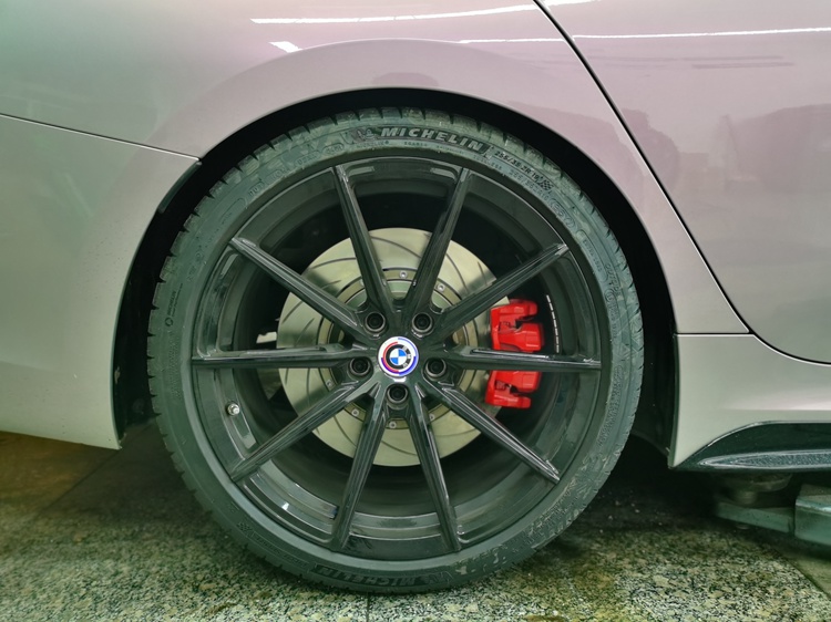 寶馬325剎車改裝升級(jí)Brembo六活塞剎車套件