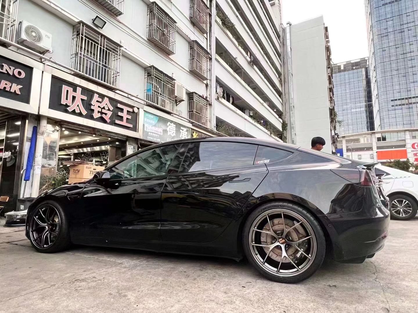 特斯拉 Model 3換日本BBS RID 20寸科吉?jiǎng)悠胶?霍夫曼平衡塊