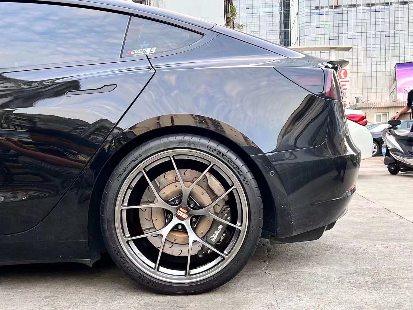 特斯拉 Model 3換日本BBS RID 20寸科吉?jiǎng)悠胶?霍夫曼平衡塊
