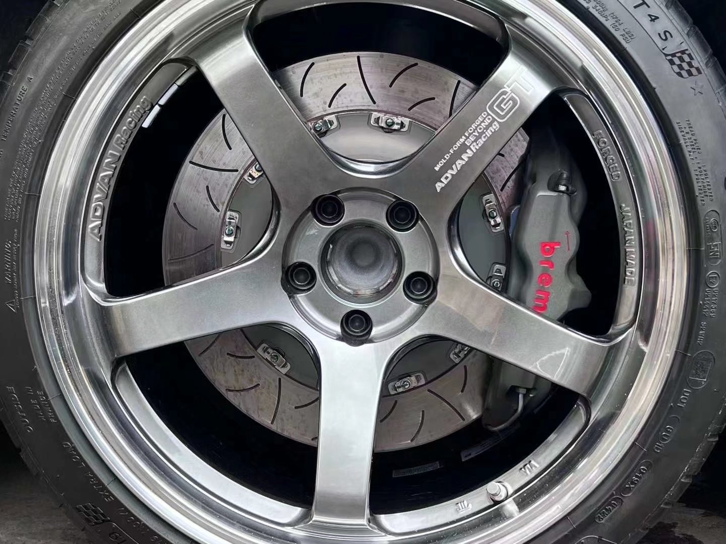 寶馬M3換橫濱ADVAN GT 前19后20寸完工 科吉動平衡，霍夫曼平衡塊