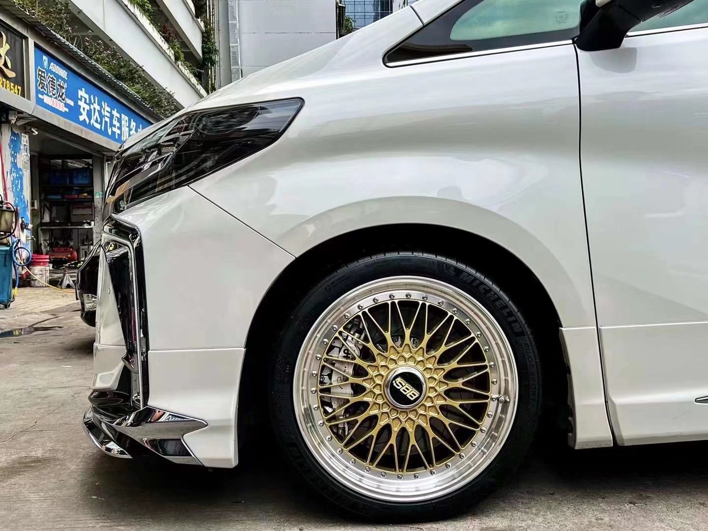 埃爾法，換日本BBS SUPER RS 20寸