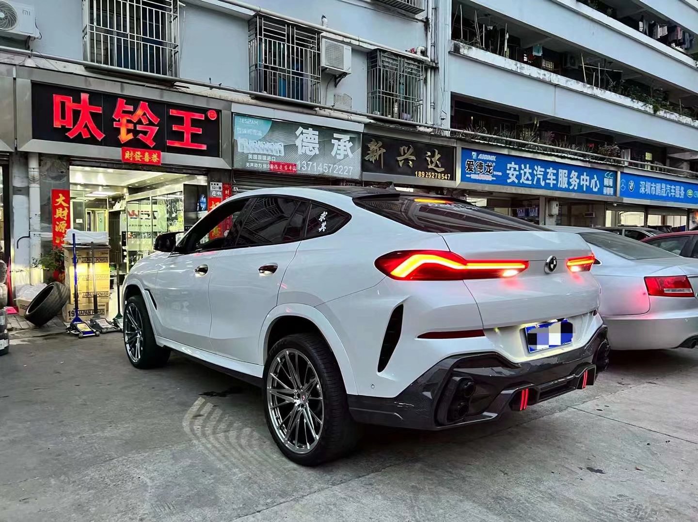 寶馬X6，換TLFW鍛造定制22寸 科吉?jiǎng)悠胶? aid=
