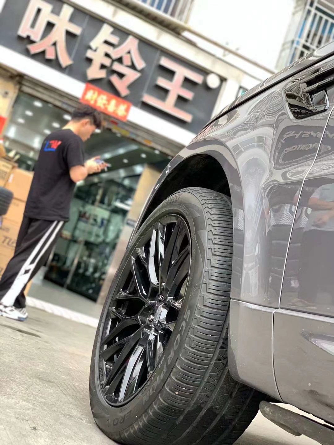 路虎攬運(yùn)，TLFW 定制鍛造 21寸 搭配科吉?jiǎng)悠胶? aid=